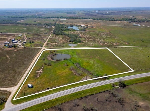 1299 County Road 450, Stockdale, TX 78160