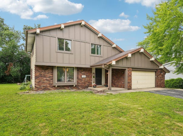 2409 Pendleton Pl, Waukesha, WI 53188