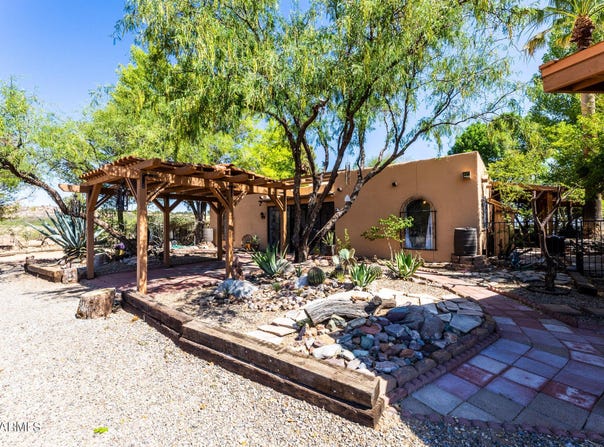 500 E Foundation Five Road, Benson, AZ 85602