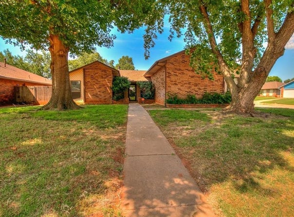 1405 Creston Way, Edmond, OK 73012