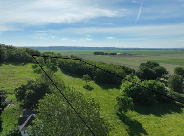 1420 Treece Road, Wathena, KS 66090