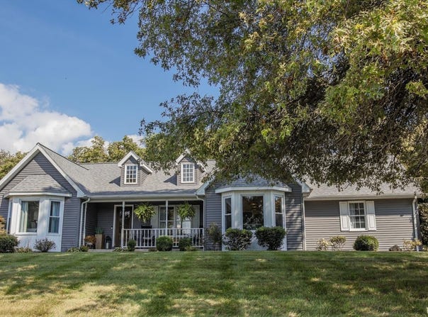 900 N Honeysuckle Lane, Vincennes, IN 47591