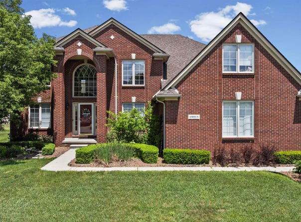 18913 Strongford Drive, Macomb, MI 48044