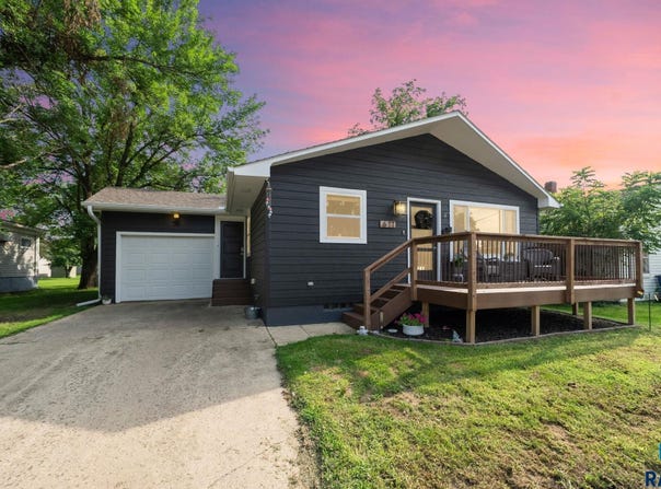 611 E 3Rd St St, Bridgewater, SD 57319