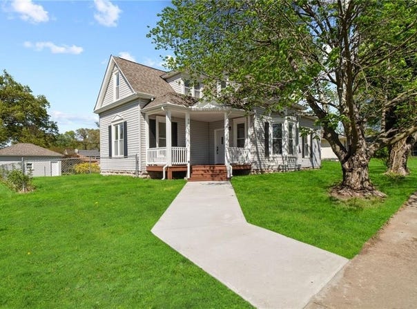 210 Winner Avenue, Gower, MO 64454
