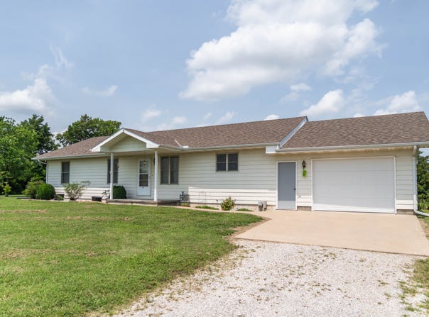 15242 51st Road, Winfield, KS 67158