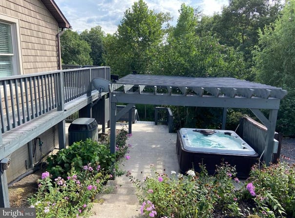 271 OGDEN FARM ROAD, MOOREFIELD, WV 26836