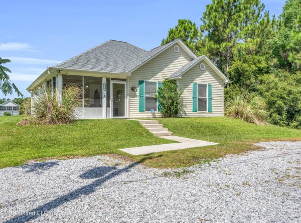329 Davis Street, Waveland, MS 39576