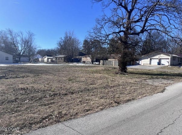 Hazel Avenue, Carthage, MO 64836