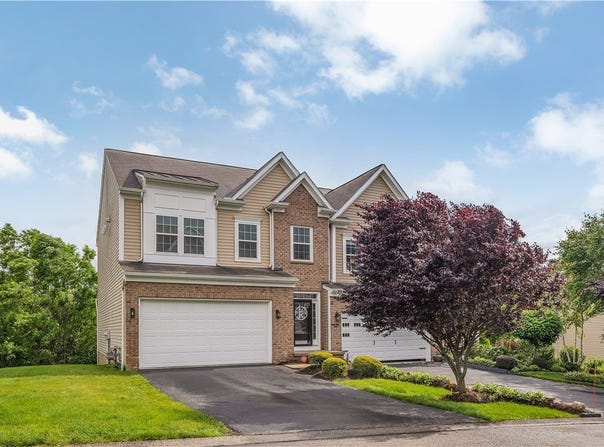 2278 Flint Dr, South Strabane, PA 15301