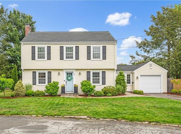 25 Marshall Way, East Providence, RI 02916