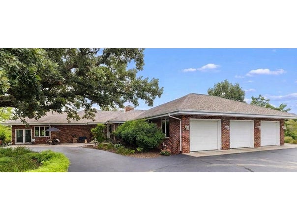 10001 N Hoisington Road, Byron, IL 61010