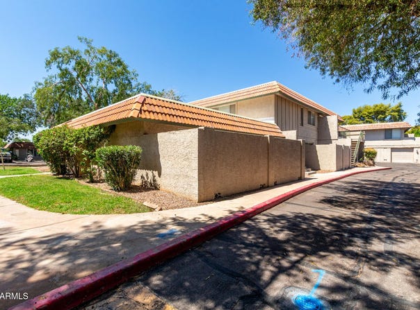 5621 S CAPTAIN KIDD Court, Tempe, AZ 85283