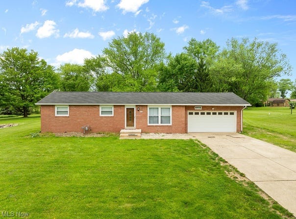 4696 Hurless Drive SW, Canton, OH 44706