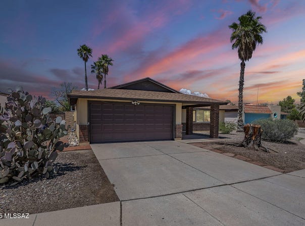10043 E Hawthorne Street, Tucson, AZ 85748
