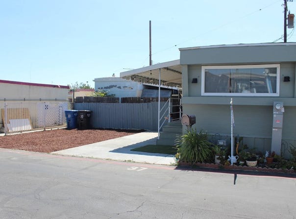 402 E Foothill Blvd, Pomona, CA 91767