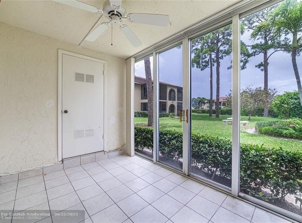 208 Pine Hov Cir, Greenacres, FL 33463