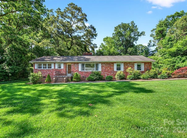 3135 Charlyne Drive, Hendersonville, NC 28792