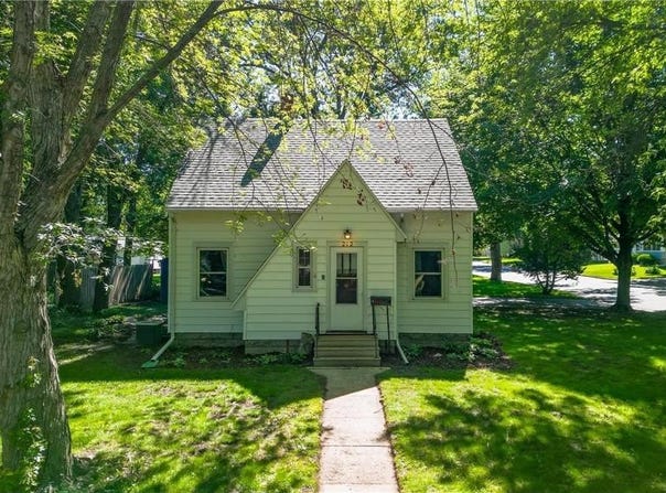 212 S Oakland Street, Lake Crystal, MN 56055