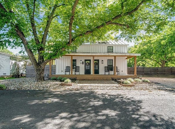 212 W Peach St, Fredericksburg, TX 78624