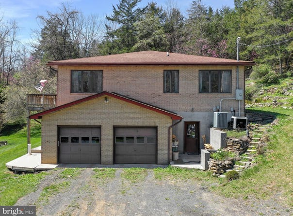 1639 SUGAR HILL ROAD, MAURERTOWN, VA 22644