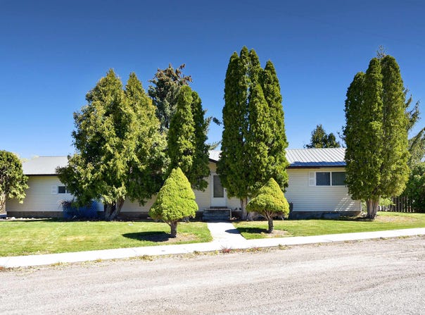 28 E 3rd St N, Downey, ID 83234