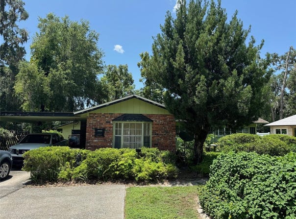 1004 E 9TH AVENUE, MOUNT DORA, FL 32757