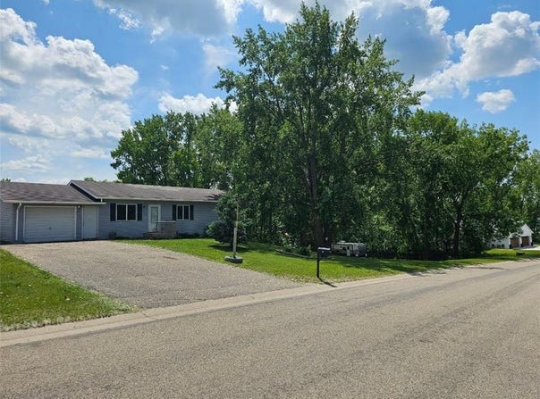 200 10th Avenue SE, Pelican Rapids, MN 56572