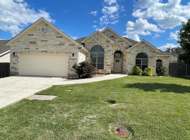 707 Chinkapin Dr, Fredericksburg, TX 78624