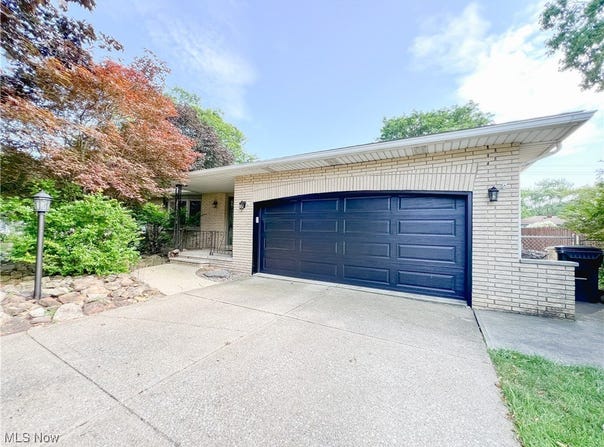 3155 Mercury Drive, North Royalton, OH 44133