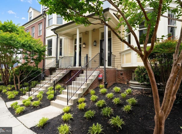 24 MAXWELL Square, FREDERICK, MD 21701