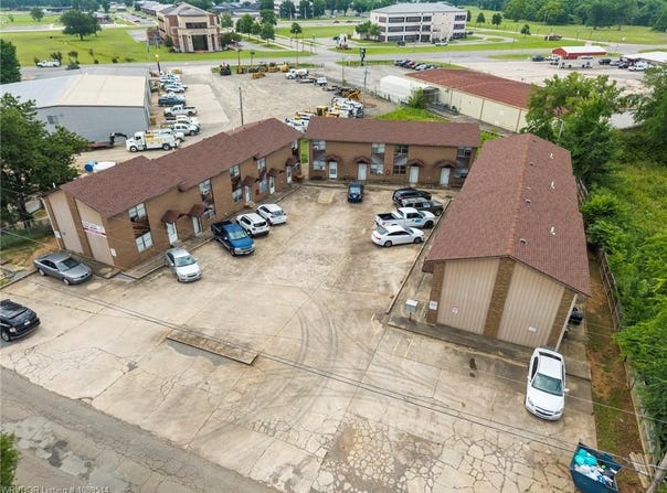 305 Pleasant Valley RD, Poteau, OK 74953