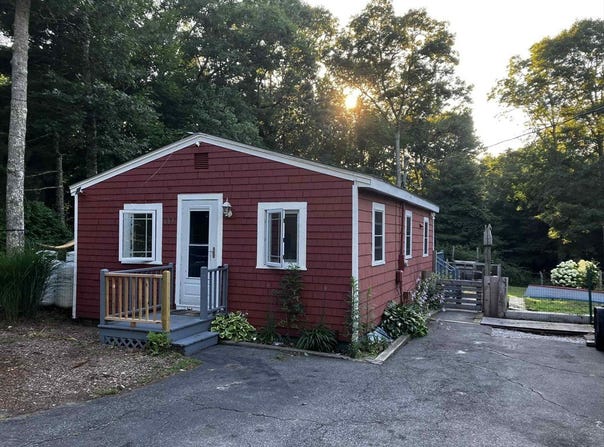 637 Wareham Rd, Plymouth, MA 02360