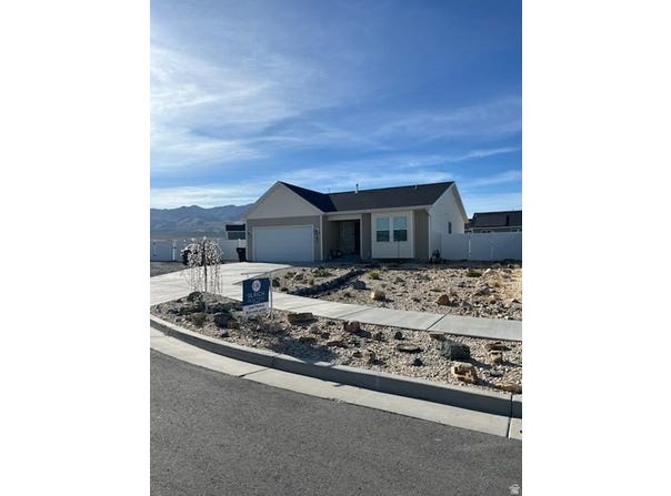 694 W JEDEDIAH Way S, Grantsville, UT 84029