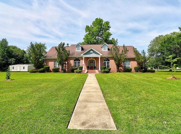 100 Willow Oaks Drive, Headland, AL 36345
