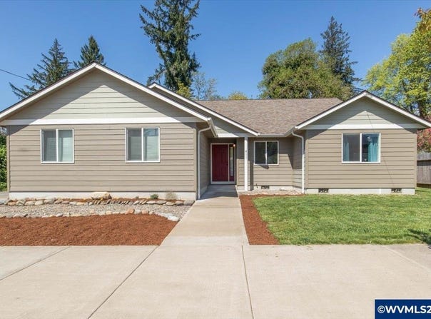 211 SW Broadway St, Mill City, OR 97360