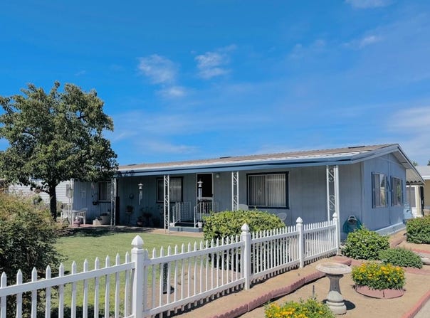 1701 Dinuba Avenue, Selma, CA 93662