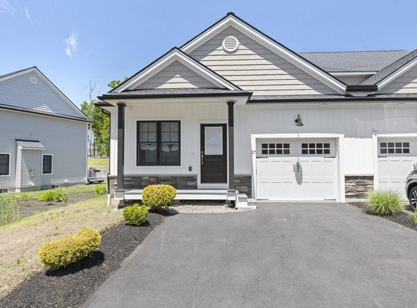 27 Compass Point Dr, Douglas, MA 01516