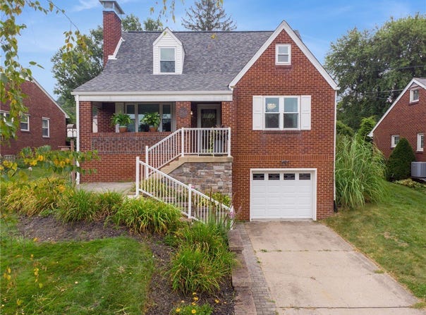 254 Kentucky Dr, Lower Burrell, PA 15068