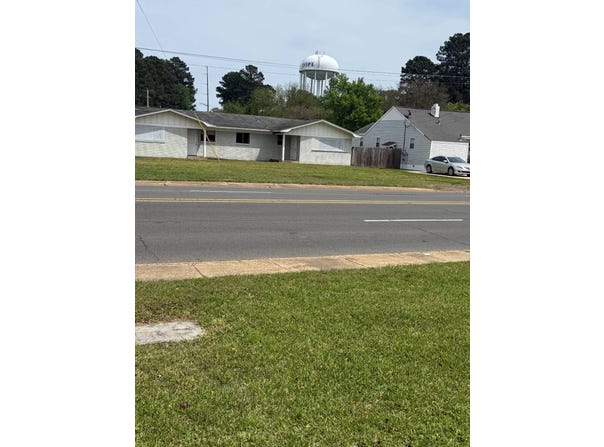 901 S Main St., Hope, AR 71801