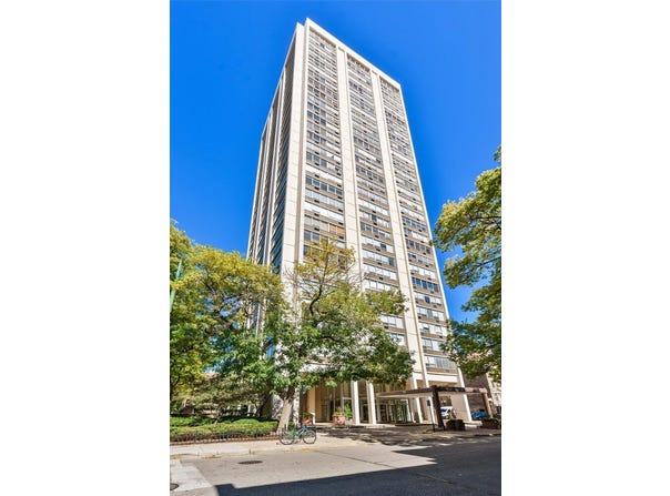 70 W Burton Place, Chicago, IL 60610