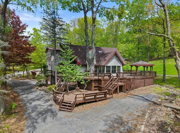 231 Tanglwood Drive, Greentown, PA 18426