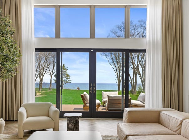 13480 N Lakewood Dr, Mequon, WI 53097