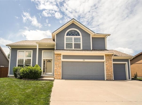 560 S Juniper Street, Gardner, KS 66030