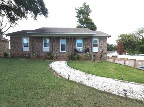409 W Elmhurst Ave, Muscle Shoals, AL 35661