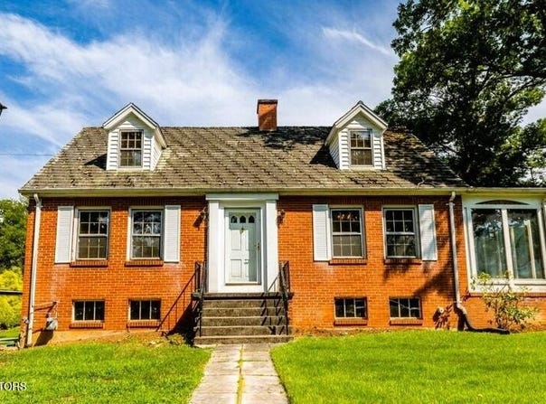 1210 Chilhowee Ave, Maryville, TN 37801