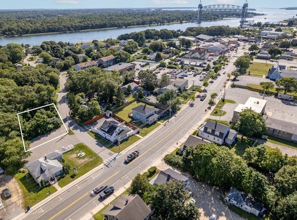 Holt Rd, Bourne, MA 02532