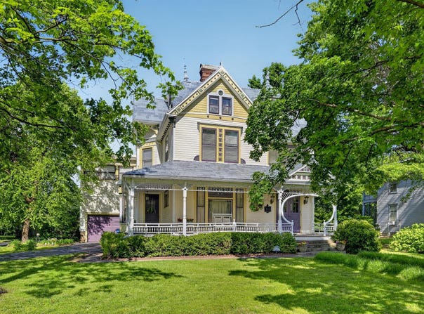 1327 S Main Street, Carthage, MO 64836