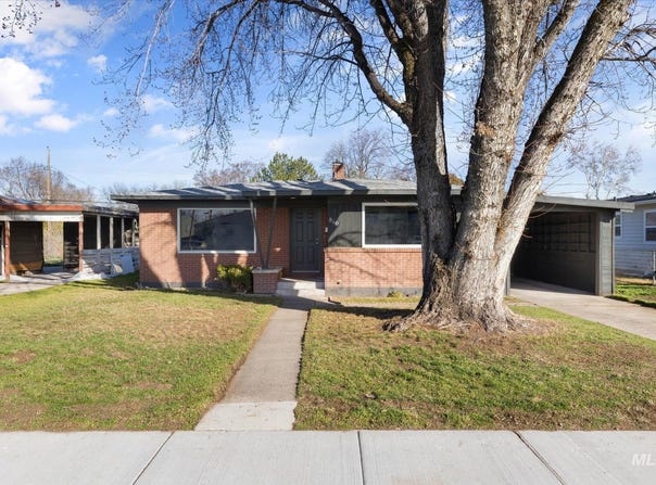 810 N 6th E, Mountain Home, ID 83647