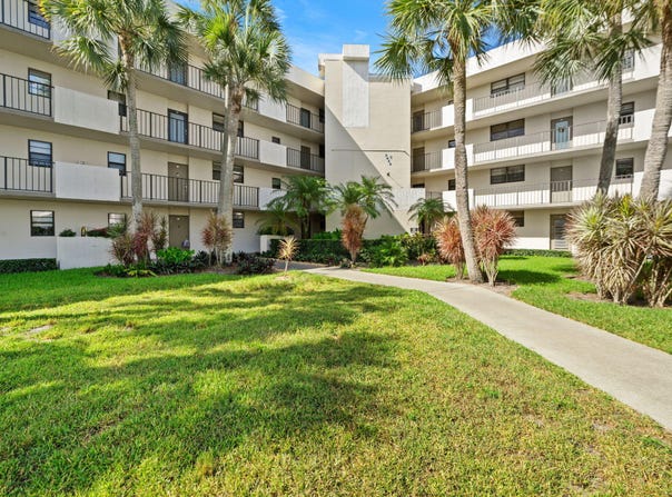 2440 Deer Creek Country Club Boulevard, Deerfield Beach, FL 33442